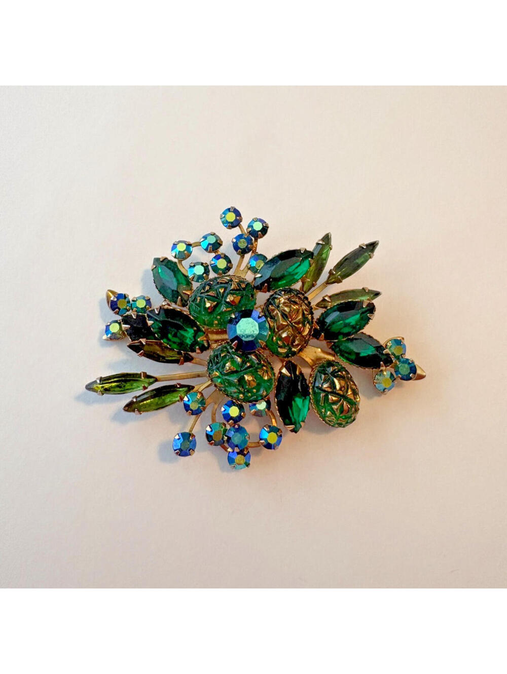 Vintage Beau Green AB Pressed Glass w/ Gold Accent Floral Brooch Pin Gold Tone
